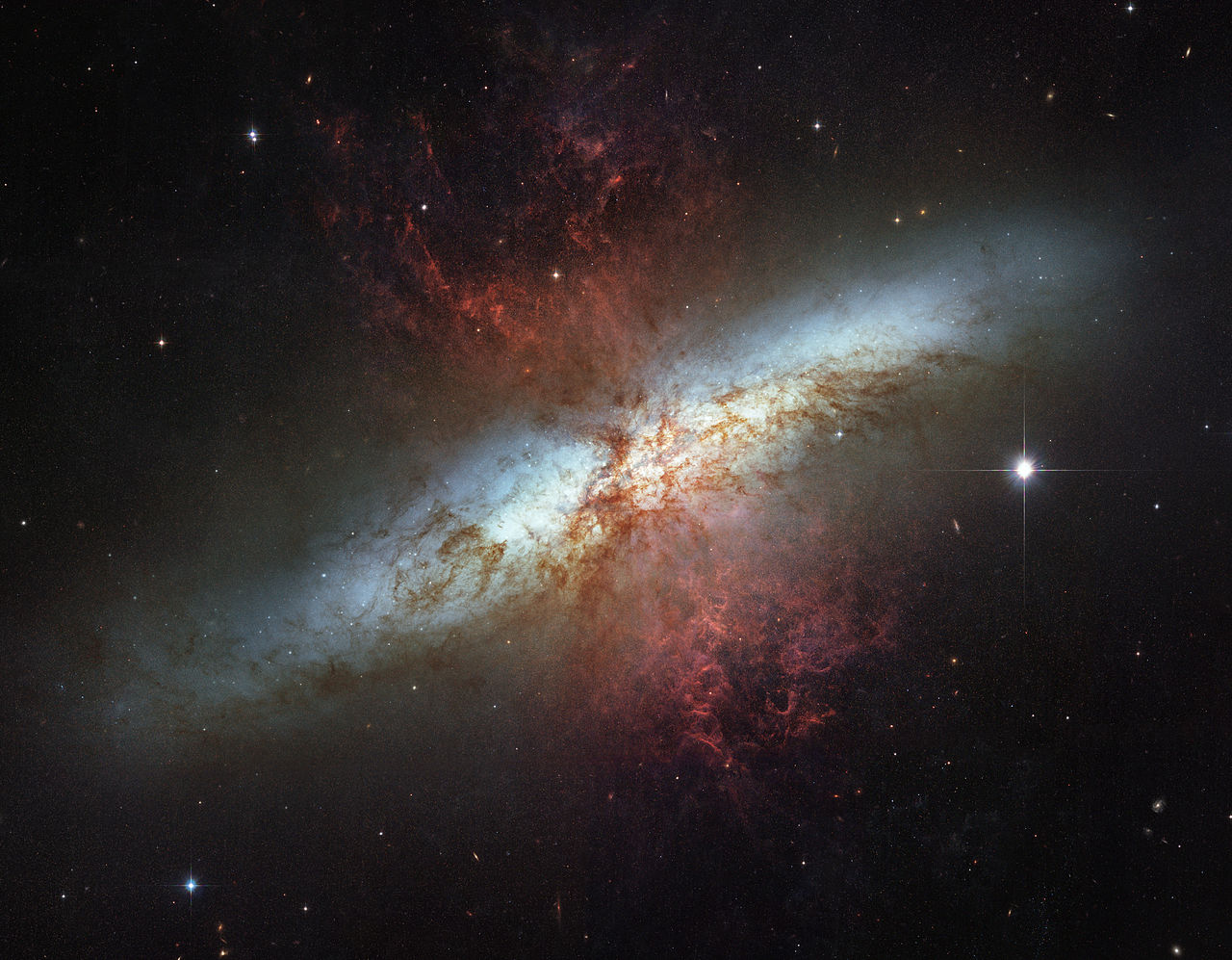 cigar galaxy,ngc 3036,starburst galaxy