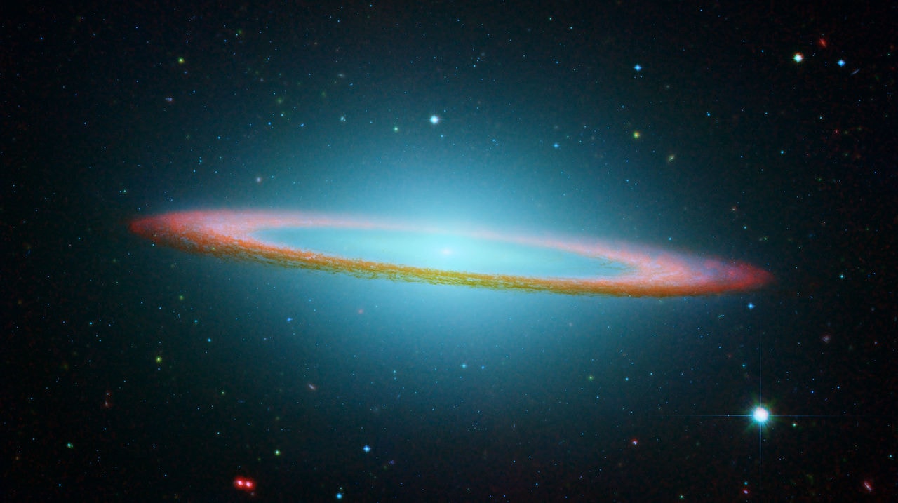 sombrero galaxy hubble,messier 104 infrared