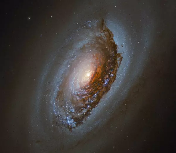 m64 galaxy,messier 64,evil eye galaxy,sleeping beauty galaxy,black eye galaxy