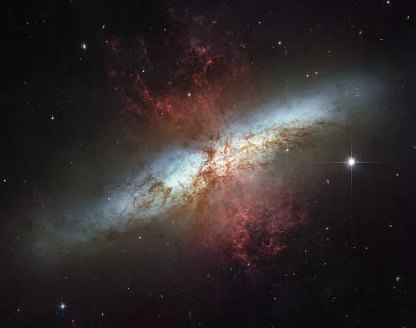 m82 galaxy,messier 82,bode's galaxy